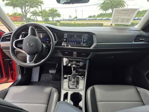 Used 2024 Volkswagen Jetta SE FWD image 22