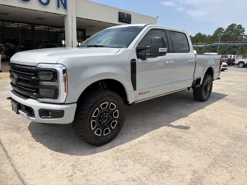 Used 2026 Ford F350 Platinum AWD/4WD image 2