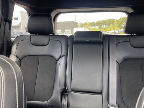 Used 2025 Jeep Grand Cherokee Altitude image 23