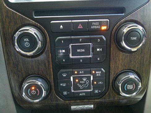 Used 2013 Ford F150 Lariat w/ Lariat Chrome Pkg image 22