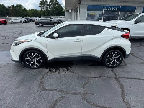 Used 2018 Toyota C-HR XLE FWD image 2
