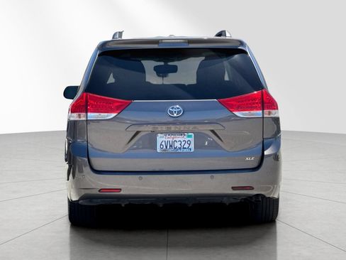 Used 2012 Toyota Sienna XLE FWD image 5