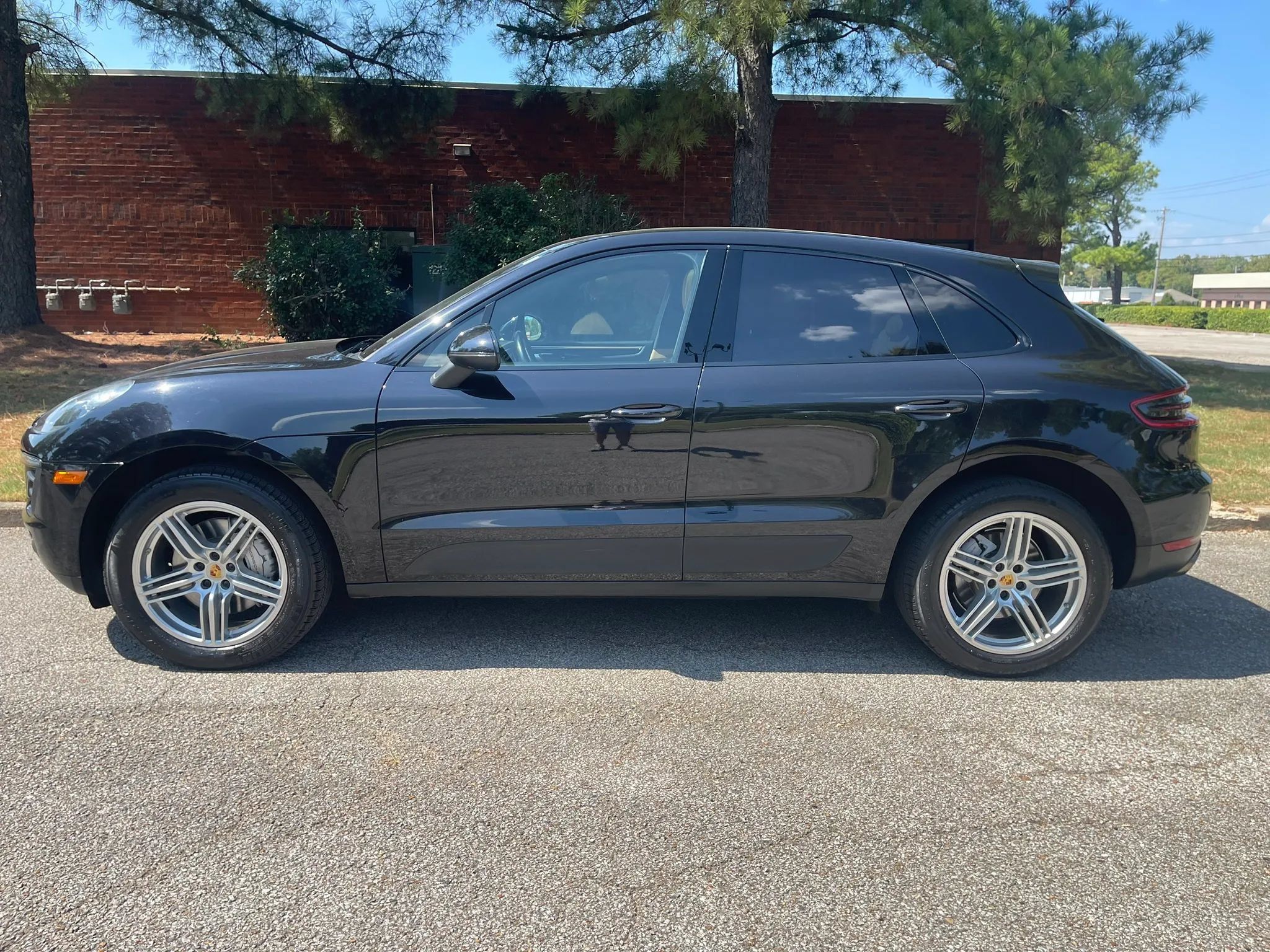 Used 2018 Porsche Macan S AWD/4WD image 2