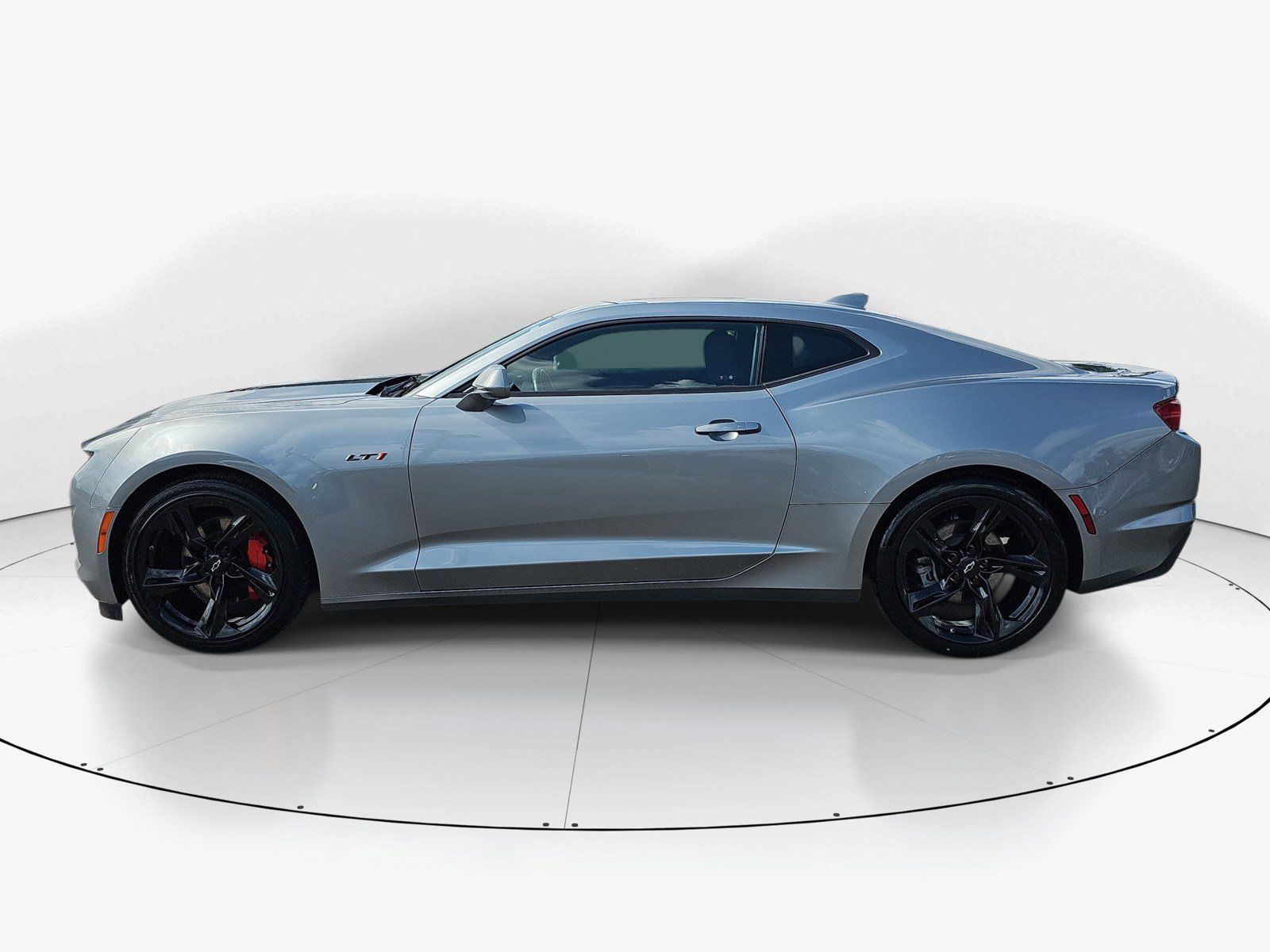 Used 2024 Chevrolet Camaro LT w/ Technology Package RWD image 7