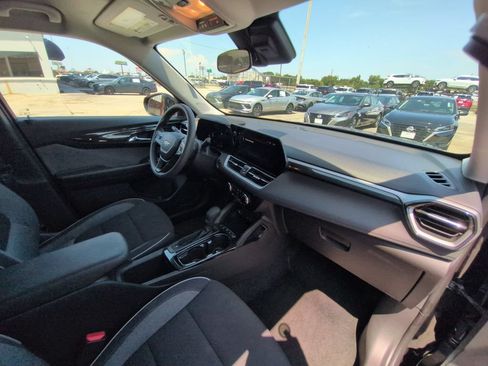 Used 2025 Chevrolet TrailBlazer LT AWD/4WD image 31