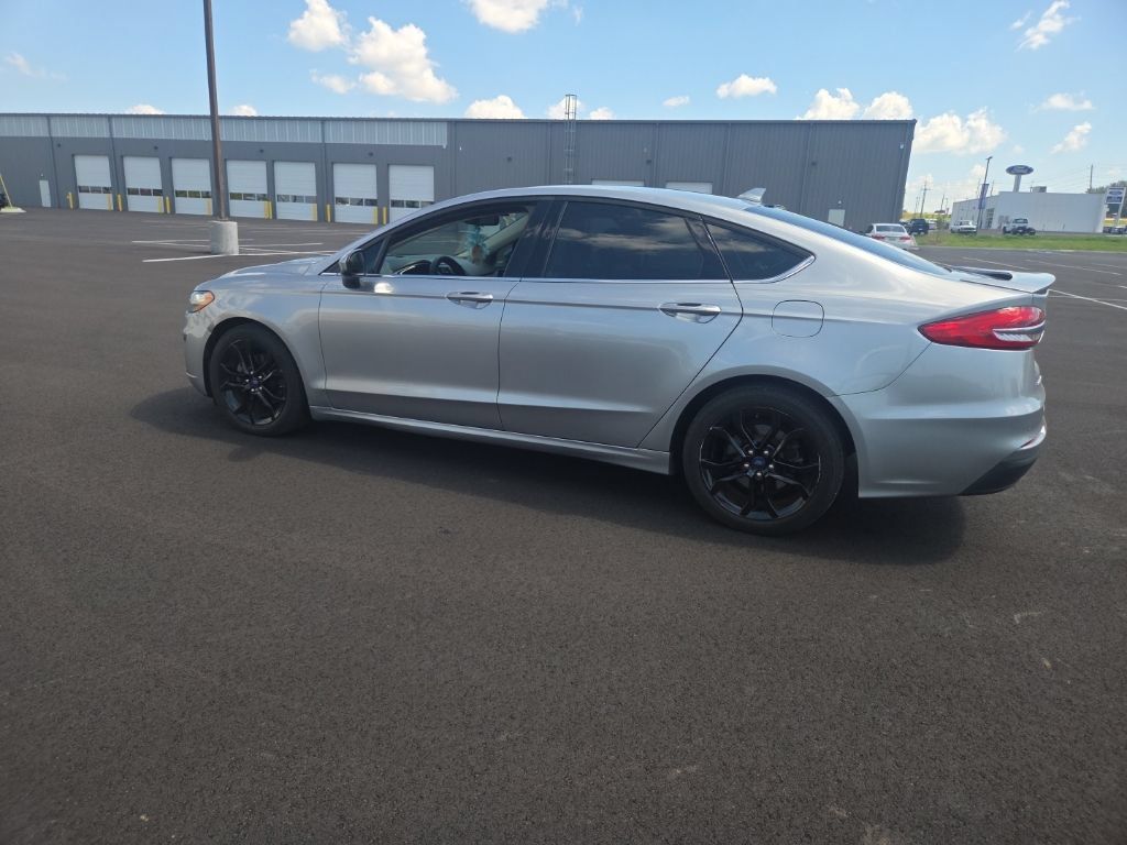 Used 2020 Ford Fusion SE w/ Equipment Group 151A FWD image 9