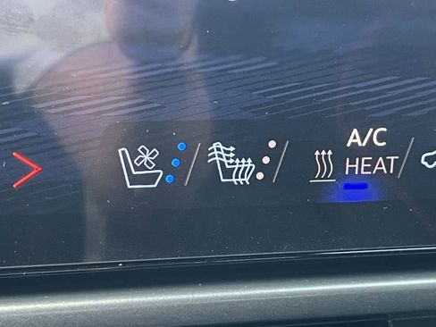 New 2025 Chevrolet Equinox EV RS image 18