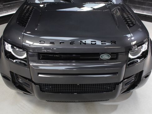 Used 2025 Land Rover Defender 110 V8 image 8