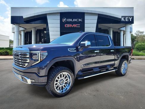 Used 2022 GMC Sierra 1500 Denali w/ Technology Package AWD/4WD image 2