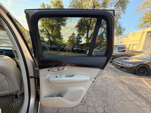 Used 2016 Volvo XC90 T6 Momentum w/ Momentum Plus Package AWD/4WD image 28