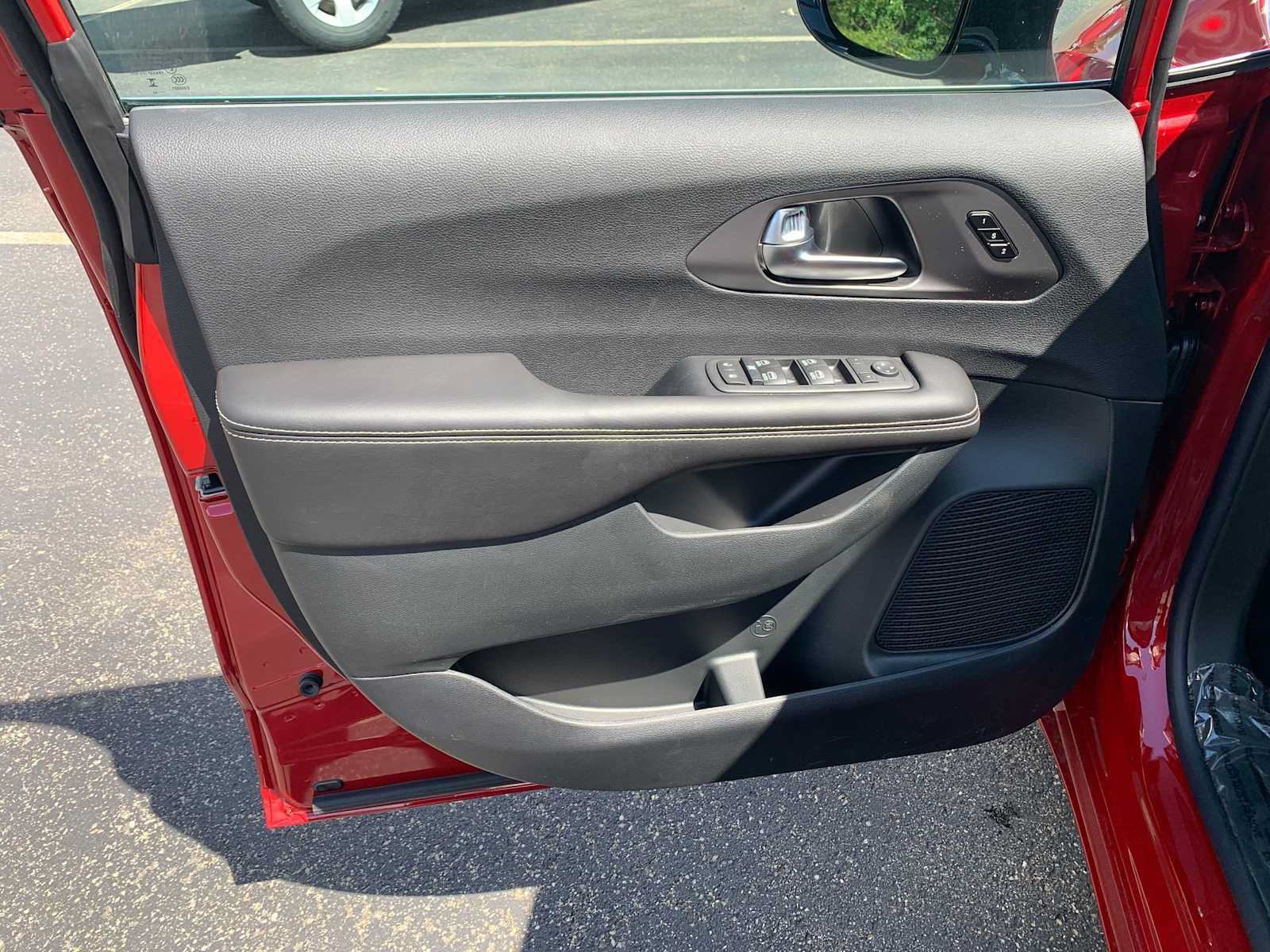 New 2027 Chrysler Pacifica Select FWD image 14