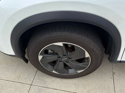 Used 2025 Nissan Rogue SV AWD/4WD image 12