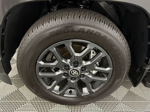 Used 2025 Toyota Sequoia Platinum image 11