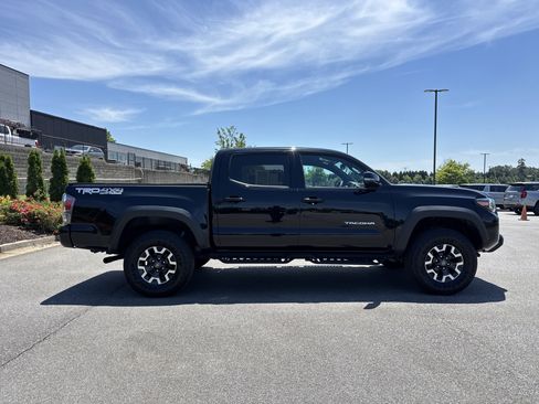 Used 2023 Toyota Tacoma TRD Off-Road w/ Technology Package AWD/4WD image 11
