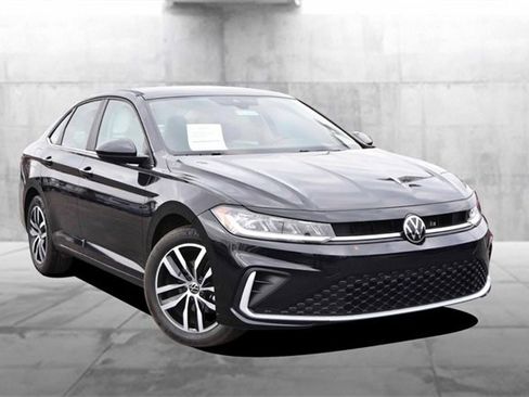 Certified 2025 Volkswagen Jetta SE w/ Sunroof Package image 2