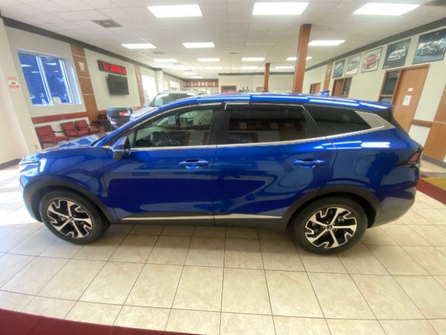 Used 2023 Kia Sportage EX FWD image 2
