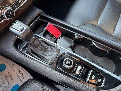 Used 2019 Volvo XC90 T6 Momentum w/ Protection Package Premier image 16