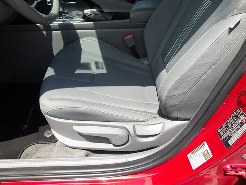 Used 2023 Hyundai Elantra SEL w/ Convenience Package FWD image 12