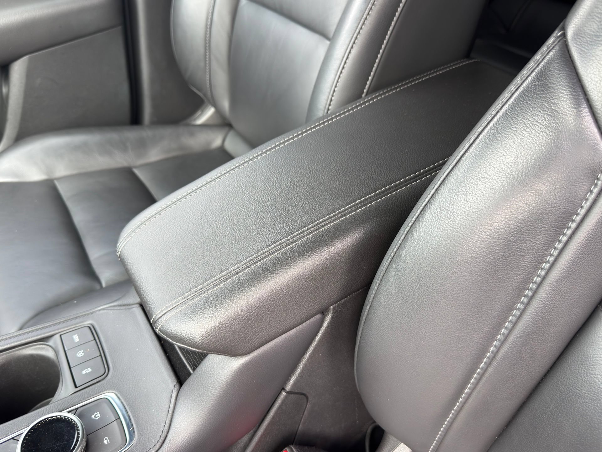 Used 2023 Cadillac XT4 Luxury w/ Cold Weather Package FWD image 14