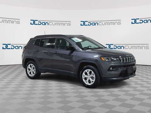 Used 2024 Jeep Compass Latitude AWD/4WD image 3