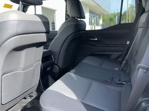 Used 2025 Lexus GX 550 image 12