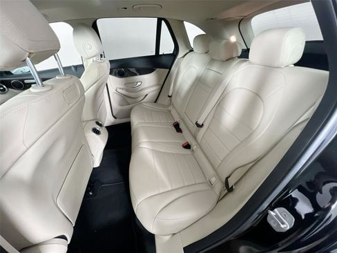 Used 2019 Mercedes-Benz GLC 300 4MATIC image 22
