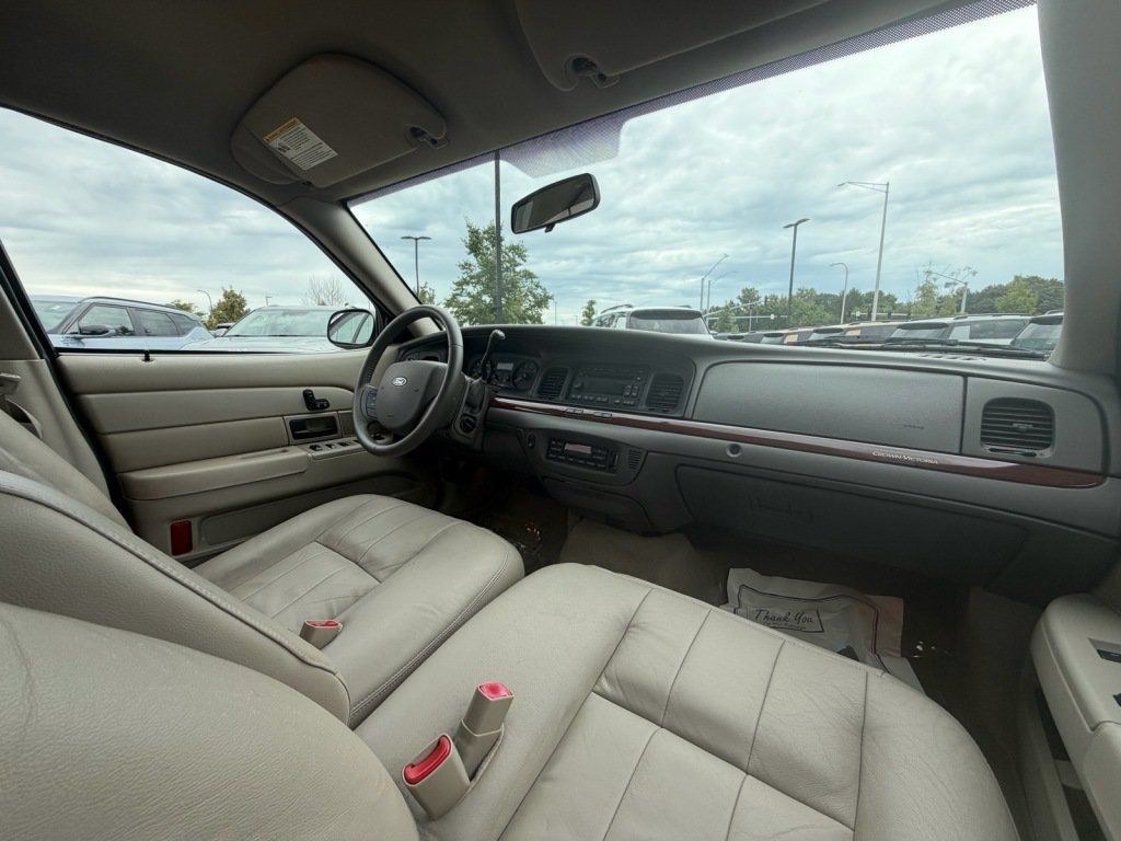 Used 2011 Ford Crown Victoria LX w/ Comfort Appearance Pkg RWD image 9