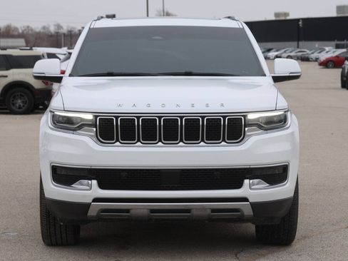 Used 2022 Jeep Wagoneer Series III w/ Premium Group I AWD/4WD image 2