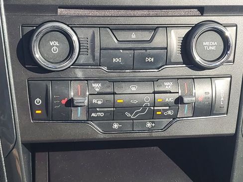 Used 2018 Ford Explorer XLT w/ Equipment Group 202A image 33