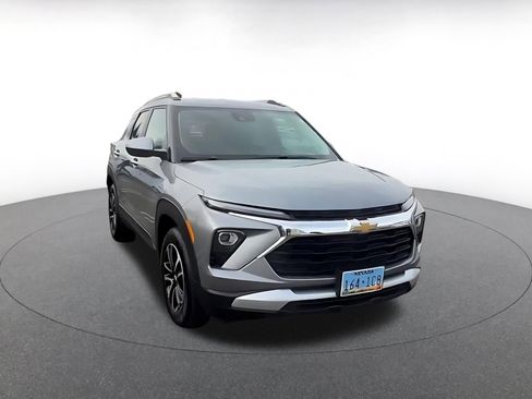 Used 2025 Chevrolet TrailBlazer LT image 3