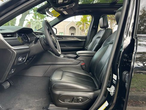 Certified 2025 Jeep Grand Cherokee Limited w/ MOPAR Finishing Package RWD image 17