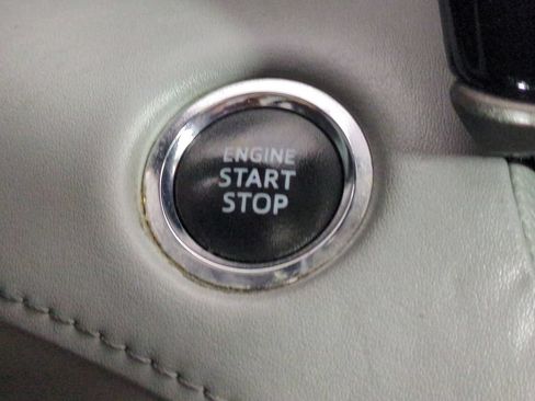 Used 2021 Toyota Highlander XLE FWD image 39