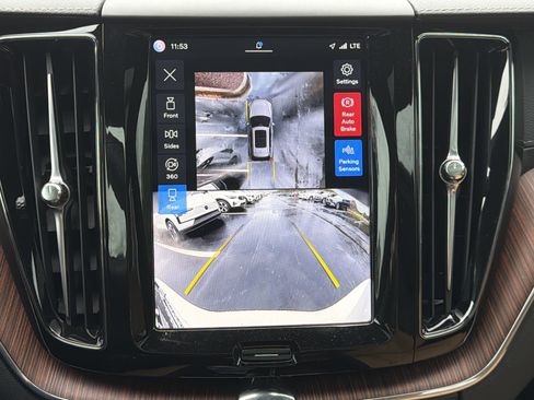 Certified 2024 Volvo XC60 T8 Ultimate w/ Climate Package image 25