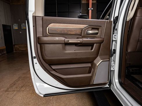 Used 2025 RAM 3500 Longhorn image 38