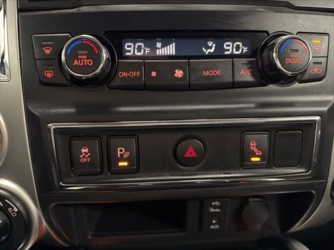 Used 2018 Nissan Titan SV w/ SV Convenience Package image 24