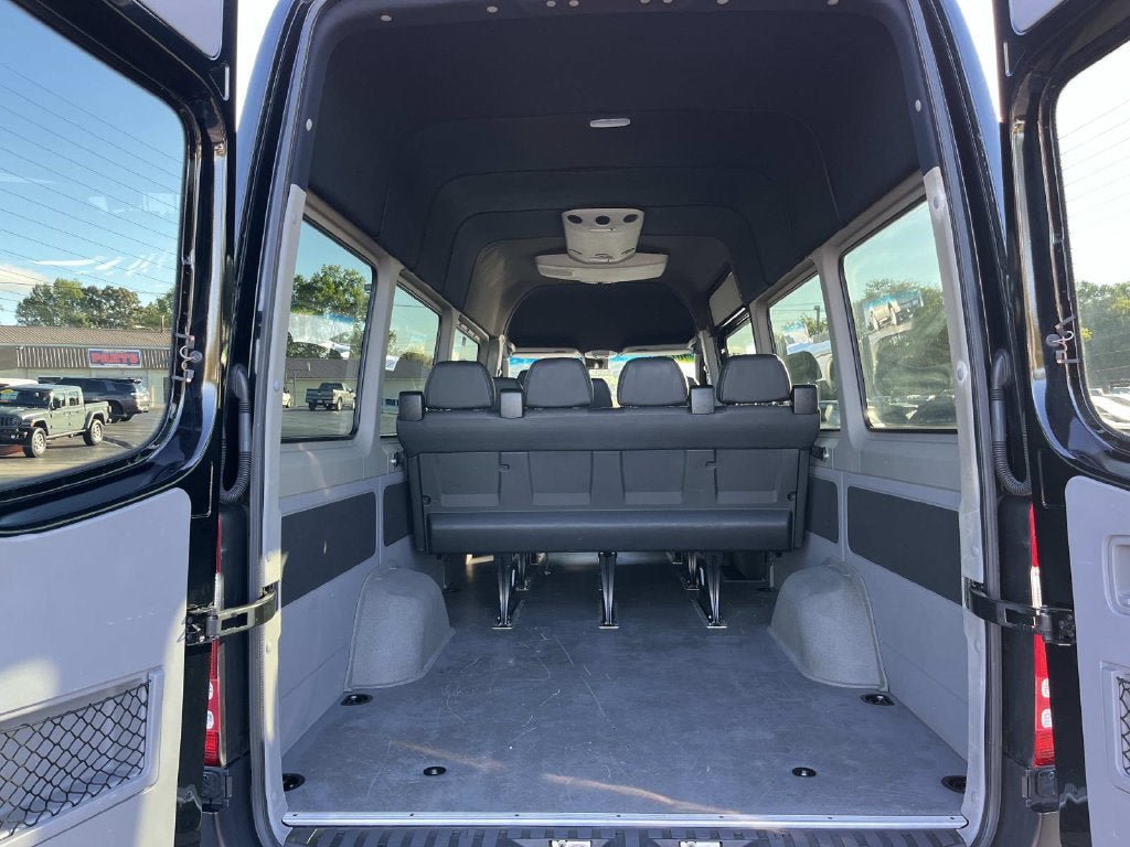 Used 2015 Mercedes-Benz Sprinter 2500 image 25