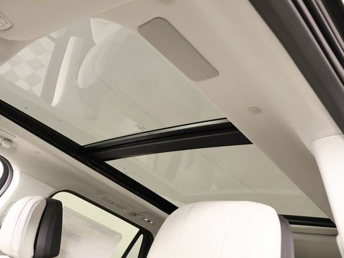 New 2025 Lincoln Navigator Reserve AWD/4WD image 16