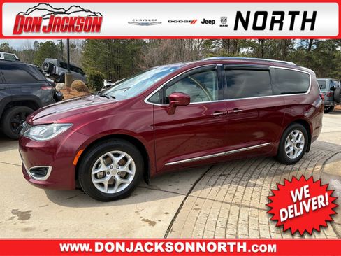 Used 2018 Chrysler Pacifica Touring-L w/ Tire & Wheel Group image 1