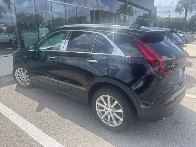 Used 2019 Cadillac XT4 Luxury w/ Cold Weather Package AWD/4WD image 4