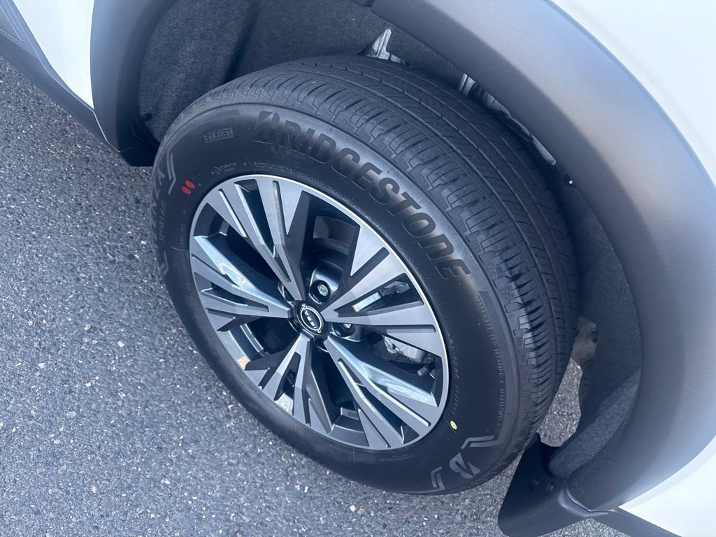 Used 2023 Nissan Rogue SV FWD image 3
