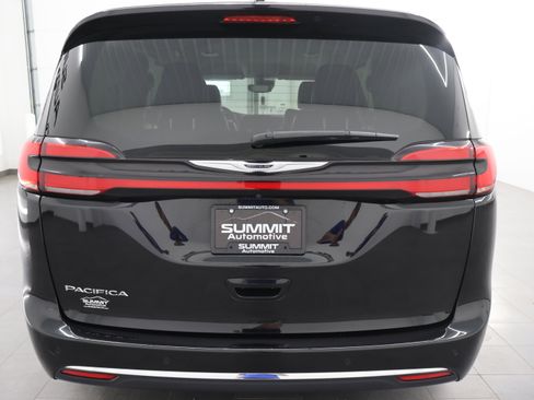 Used 2024 Chrysler Pacifica Touring-L FWD image 26