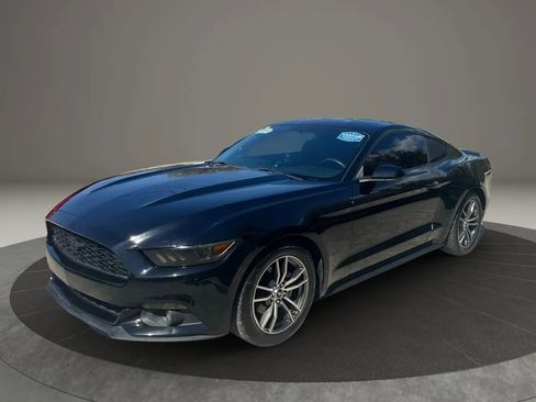 Used 2017 Ford Mustang Coupe image 3