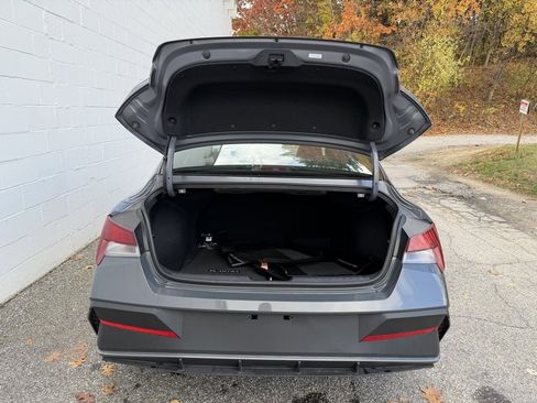 Used 2025 Hyundai Elantra Sport image 17