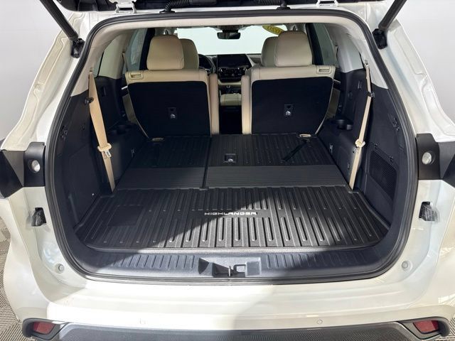 Used 2020 Toyota Highlander Limited AWD/4WD image 27