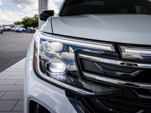 Used 2025 Volkswagen Atlas Peak Edition SE image 6