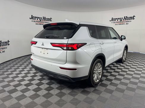 Used 2022 Mitsubishi Outlander ES image 6