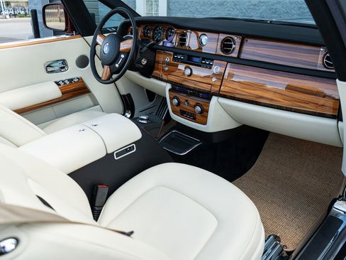 Used 2010 Rolls-Royce Phantom Drophead Coupe image 2