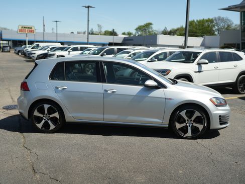 Used 2015 Volkswagen GTI SE w/ Lighting Package (SEL) FWD image 9