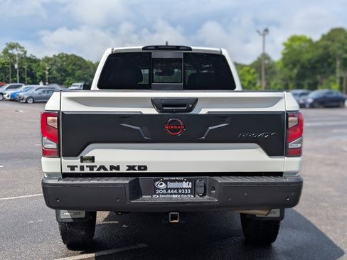 Used 2024 Nissan Titan PRO-4X AWD/4WD image 8