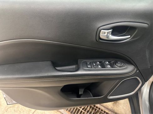 Used 2018 Jeep Compass Latitude w/ Popular Equipment Group image 27